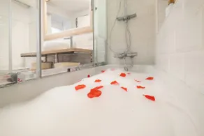 Casa d'Sanz ”Relax with a hot tub” - Image 4