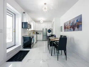 New 6 Bed 3 full Bath Duplex 2decks, at the train! - Image 5