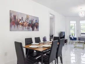 New 6 Bed 3 full Bath Duplex 2decks, at the train! - Image 4