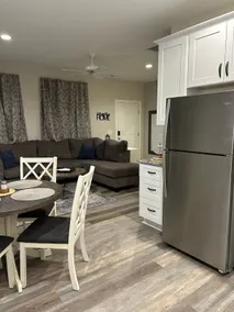 Sweet Pickins Farm Guest House - Image 3