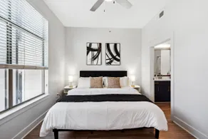New Apt-King-Pool-DeepEllum-Parking BaylorMed-344 - Image 4