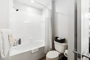 New Apt-King-Pool-DeepEllum-Parking BaylorMed-344 - Image 3