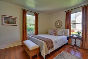 Sleeps 6 | ½ Mi to Casino | 2bd/1bath | 3 Beds - Image 2