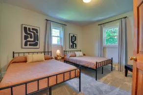 Sleeps 6 | ½ Mi to Casino | 2bd/1bath | 3 Beds - Image 3