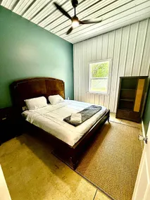 Waterfront Property w/boat dockage-sleeps 18! - Image 5