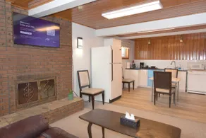 2Rms, 2queen beds,1 bath,1kitchen, own laundry - Image 4