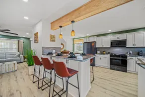 Lakeview Modern Stay Near Beaches | GOTL | Spire - Image 5