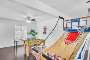 TX1 House Sauna & Game Room Fun For Groups - Image 2
