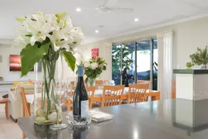 Ella’s Garden •Luxury Barossa Retreat•3 King Rooms - Image 3