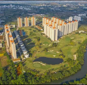 Designer Riverfront Golf view Studio on 20th floor - Image 4