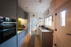 Vibrant 2 Bed, 2 Bath Home, Just Minutes to Town! - Image 4