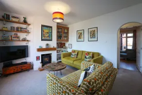 Vibrant 2 Bed, 2 Bath Home, Just Minutes to Town! - Image 3