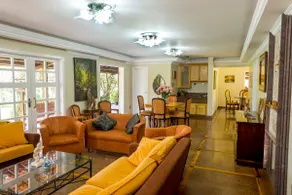 Country House in a Condominium - Image 3