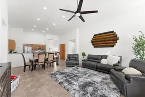 ”The Yard House” Spacious home w/ split floor plan - Image 3