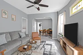 Cozy Home| 19 min to NYC| 3 Car Driveway - Image 2