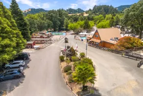 Cozy Cabin Lodge w/ Kitchenette Sleeps 6 - Image 5