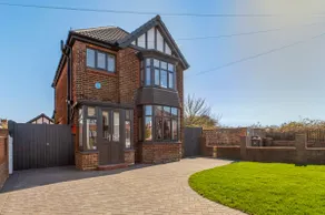 3 Bed | New Refurb | Modern & Stylish | Wifi - Image 3