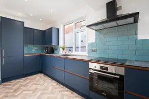 3 Bed | New Refurb | Modern & Stylish | Wifi - Image 4