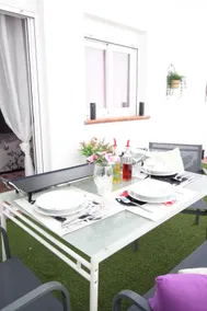 Large apartment with private parking - Image 4