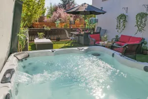 Huge 8 Bed Manor House with Hot Tub, Cinema Room, Games Room - Image 5