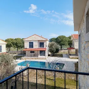 In Foça: Stone House for rent on a monthly basis until May 2027. - Image 5