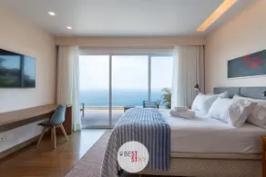 House in the Mountain with a Spectacular View of the Beach in Joá - Image 4