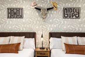 Sauna, Cowboy Pool, Vanity Room, Huge Patio, Wi-Fi - Image 2