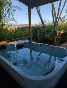 Adorable chalet avec jacuzzi privatif - Image 3