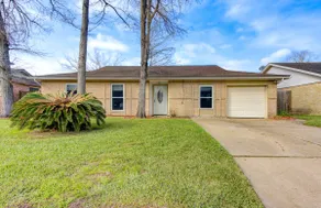 4BR Home w/ Pool • Family & Corporate Stay, Kemah - Image 4