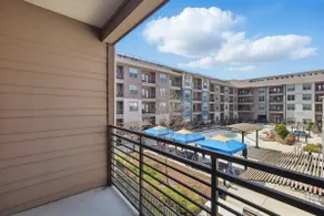 Stylish Retreat w/ Balcony near Top Attractions - Image 5