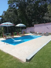 Farmhouse with pool in condominium - Image 4