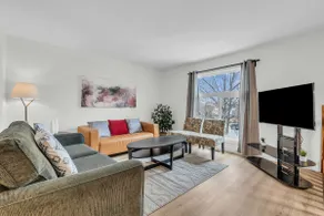 Clean & Cozy Inner-City Getaway - Image 3