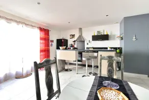 Spacious, air-conditioned, comfortable accommodation - Image 5