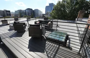 Downtown home w/free on-street parking & rooftop - Image 3