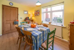 Quintessentially English 3-Bed Home in Ludlow Town - Image 4