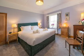 Quintessentially English 3-Bed Home in Ludlow Town - Image 2