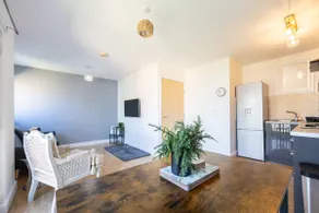 Cosy, Central 2 Bed flat parking - Image 3