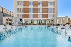 Luxury Nash 2BR I 5 mins to DT I Pool +Gym - Image 5