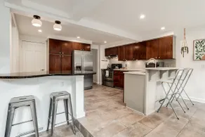 Home in Fairway near The Plaza - Image 4