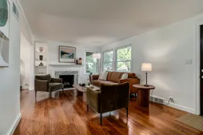 Home in Fairway near The Plaza - Image 5