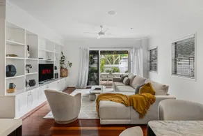 Maison Marie: Cinebar Getaway 4 Bedrooms 2.5 Baths - Image 3