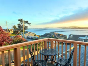 Harbor View Retreat/Hot Tub/ Fire Pit/Pet Friendly - Image 4