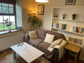 Éiru Cozy Cottage - Image 2