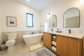 Modern Beach House | Walk to Beach | Hot Tub - Image 4