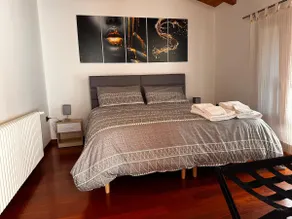 Bella Vita House - intera Casa Vacanze con giardino privato vicino ad Asolo e Monte Grappa - Image 4