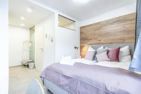 Central Krems | Comfy Private Room w/ AC, TV, WIFI - Image 3