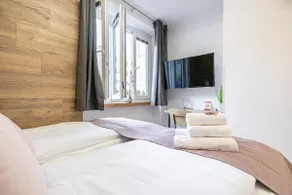 Central Krems | Comfy Private Room w/ AC, TV, WIFI - Image 2