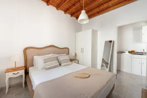 Mykonos Town Apartment with a View - Image 4