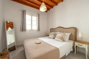 Mykonos Town Apartment with a View - Image 5