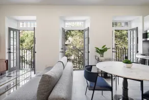 Sosuite | Juliet Balcony 1BR Apt w W/D, Desk - Image 2